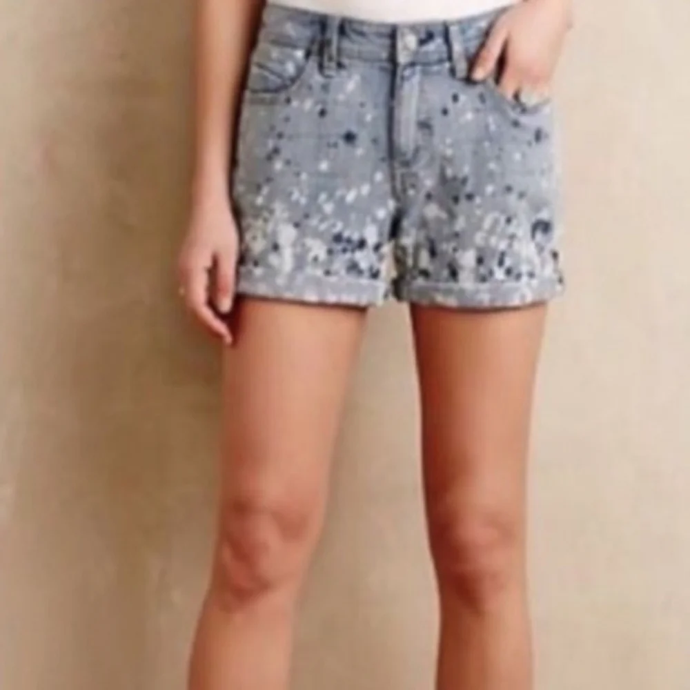 Pilcro anthropologie light wash bleacb splatter jean shorts - Picture 2 of 13